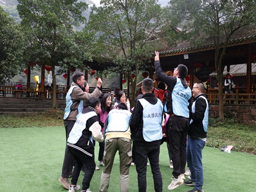 �����l(f��)չ��˾�����ľ������F(tu��n)�Y(ji��)�^���������l(f��)չ��˾�_(k��i)չ����(hu��)���(d��ng)